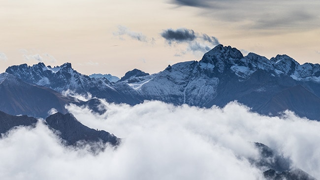 header_08b